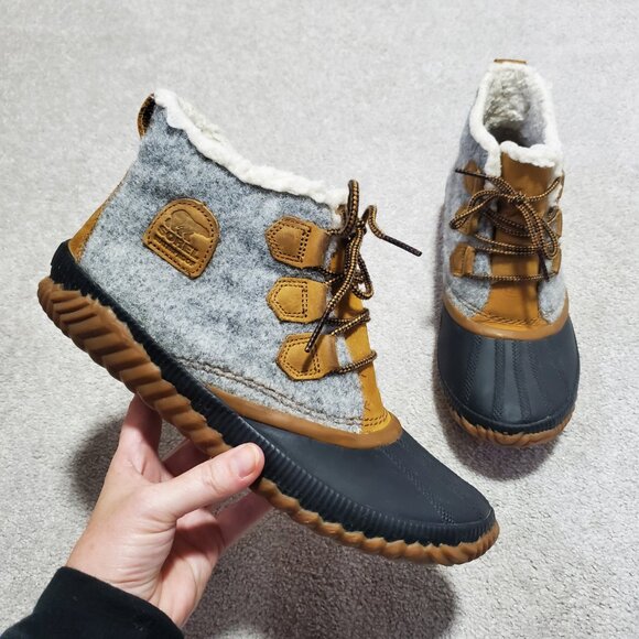 SOREL Out N About Plus Winter Boots Booties Waterproof Felt Upper Grey Womens 11 - Picture 1 of 12